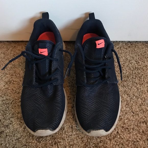 Nike Roche - Picture 2 of 4